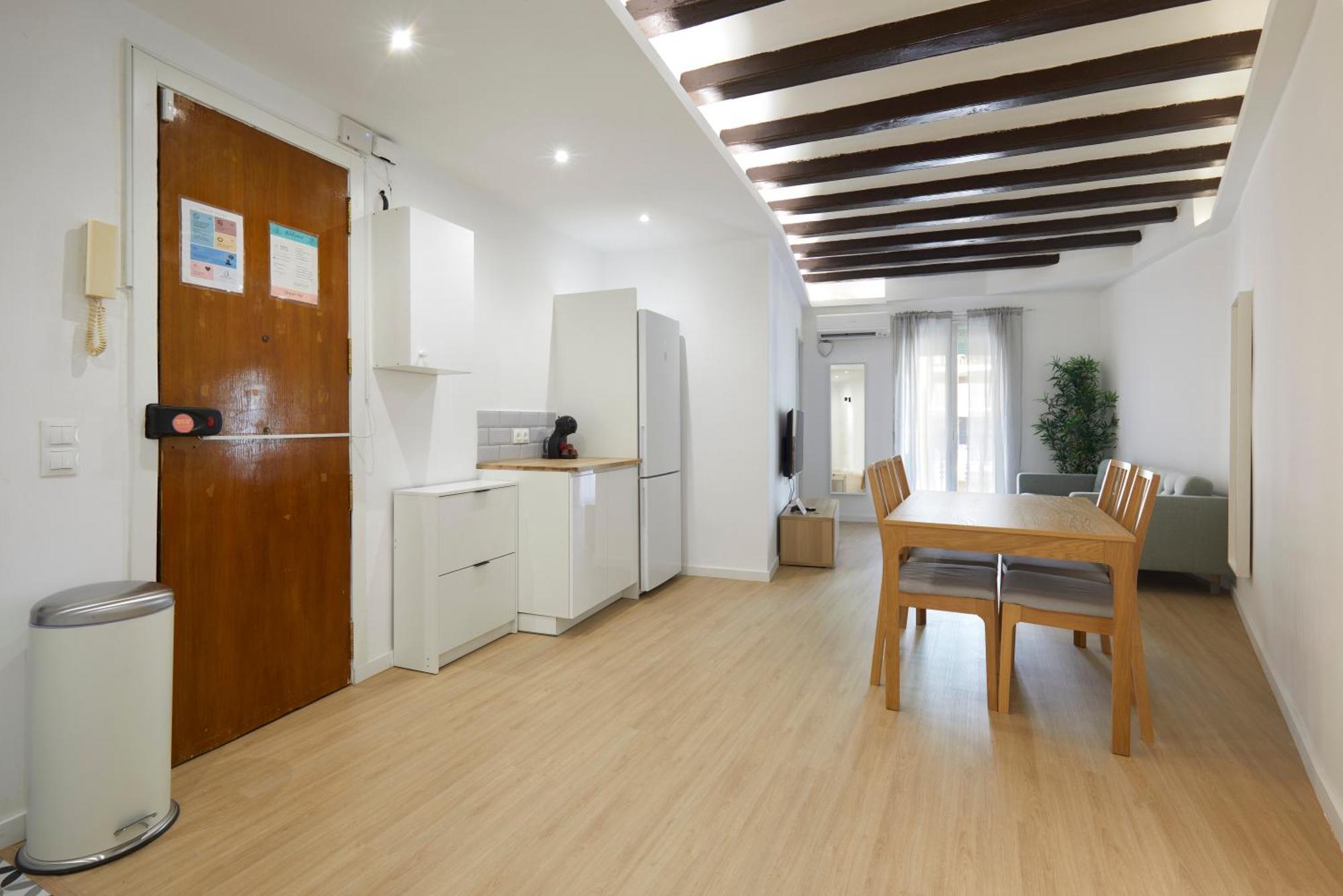 17 Nice Apartment Next To El Molino Барселона Екстериор снимка