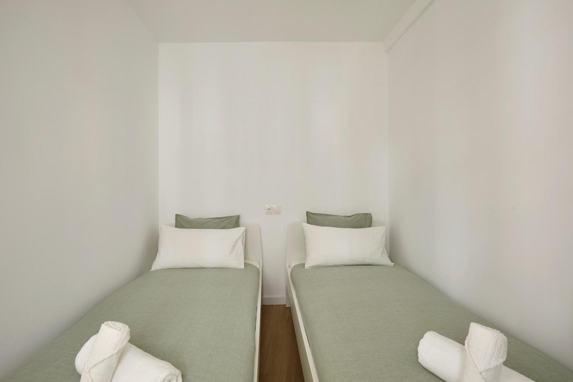 17 Nice Apartment Next To El Molino Барселона Екстериор снимка